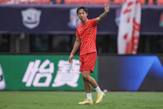 ”03原本陈康民已经敲定了一名中国香港演员,但是故事发生在马来西亚,一个多元文化融合的国度,他们觉得或许能像《第八个嫌疑人》那样,有中国不同地区的演员聚集在这里,形成新的碰撞。