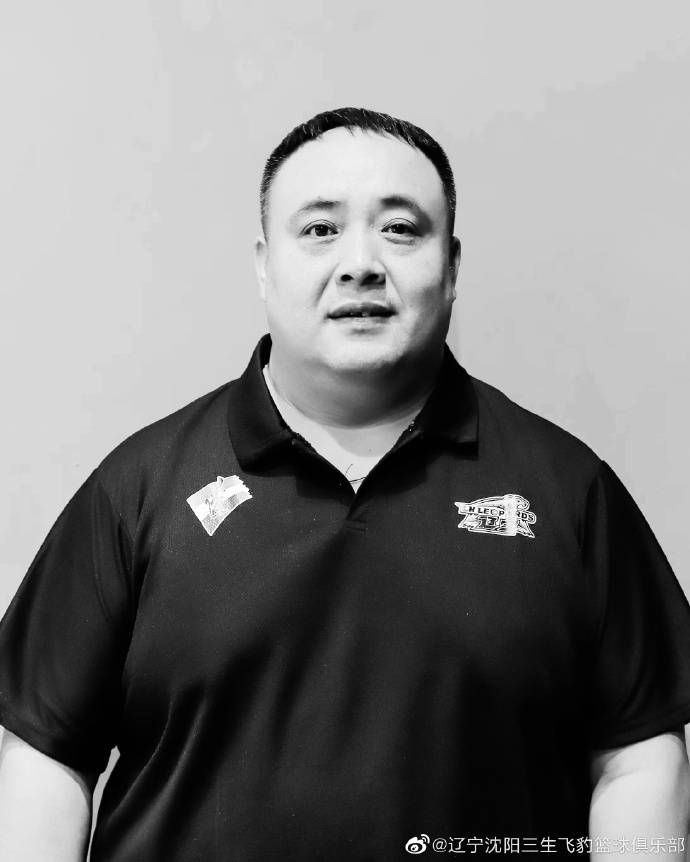 三角形的尖牙和脚趾,与传统“可爱”审美形成微妙反差,透出一点又可爱又小凶的感觉。