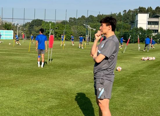 但是，2024年五一档在4月30日13点的时候，预售总票房就已经突破2亿元了。