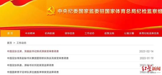 他的脸上涂满了保护剂。
