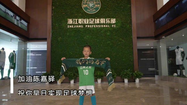 1分17秒的预告中,掘墓、法事、神秘包裹等强烈的画面,配合背景音乐,将紧张、恐怖、神秘氛围感拉满。