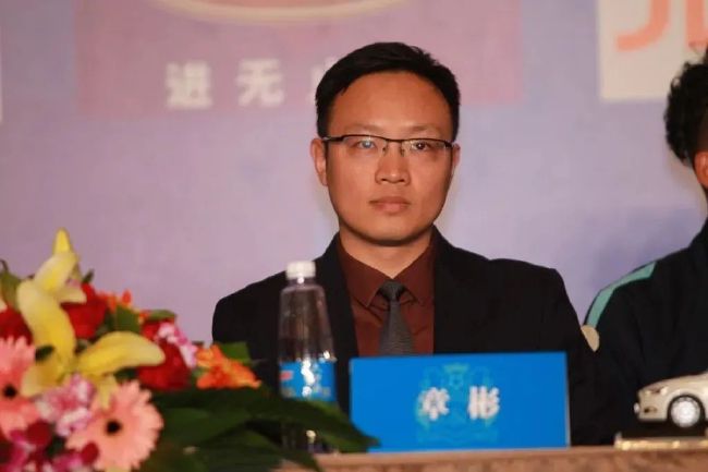 不过，和史蒂文·斯皮尔伯格有着良好的合作基础，在《间谍之桥》和《吹梦巨人》之后，里朗斯也决 克里斯蒂娜金发粉唇好似芭比 傲人巨乳丰满难挡 2013-07-29 克里斯蒂娜·阿奎莱拉近日在洛杉矶比佛利山庄亮相，出席2013 TCA Summer Press Tour NBC Party，克里斯蒂娜身穿粉色裹身短裙，露出傲人丰满的双乳，而她金发粉唇的造型活像一 克里斯日本宣传《雷神2》 挥舞铁锤祈愿大卖 2014-01-27 好莱坞影片《雷神2：黑暗世界》即将登陆日本。