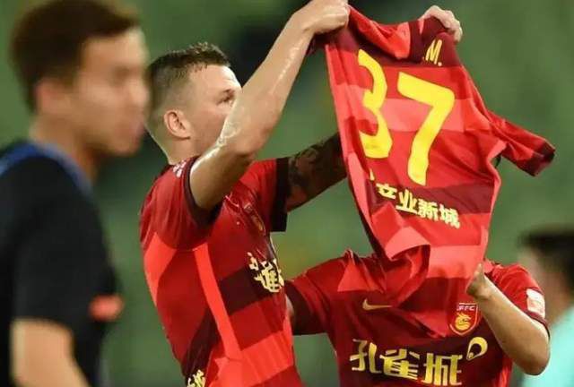 《迈克尔·杰克逊：巨星之路》惊艳再现天王风采 2026-04-27 音乐传记电影《迈克尔·杰克逊：巨星之路》日前在全国IMAX影院公映。