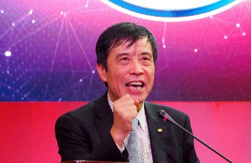 杰西卡·阿尔芭深V现身 与主持人穿搞怪连体衣 2014-01-22 美国当地时间1月20日,女星杰西卡·阿尔芭做客《杰米·法伦深夜秀》。