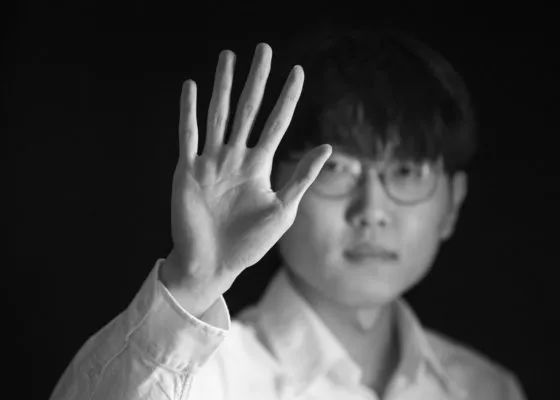《艾米丽在巴黎2》曝新照 莉莉·柯林斯闺蜜合体 2021-05-10 近日,正在拍摄中的美剧《艾米丽在巴黎》第二季发布一组新片场照,女主艾米丽与好闺蜜明迪、卡米尔亲密同框,吸睛亮眼。