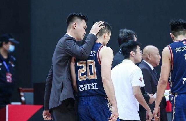 2025-04-21 吴彦祖晒与吴京30年前合影 被喊话:那咱合作一把2025-04-11 不止孔刘×宋慧乔!