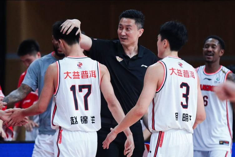 1905独家策划：2015年7月电影票房大数据报告 2015-08-02 2015年7月，全国电影总票房达54.91亿，环比上涨63.76%，其中国产片大丰收，报收52.52亿，占比94.65%，排名前6强均为国产片。