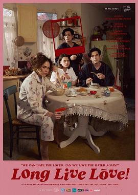 王嘉尔现身朋友求婚现场 与着装清凉辣妹亲密合照 2020-07-30 近日,有网友晒出两张王嘉尔出席朋友求婚现场的照片。