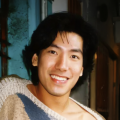 《野草莓》曝三色浪漫海报 11月29日禁恋来袭 2013-11-12 电影《野草莓》由北京电影学院教授、著名导演陈兵执导，由当红女星周楚楚和尚于博联袂主演，讲述了一段发生在文革时期的浪漫轰烈的爱情故事。