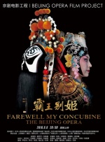 林允儿黑色洋装现身，尽显清纯长腿抢镜。