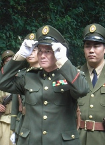 青春的喧嚣固然美好，但历经沧桑后的宁静何尝不是一种生命的馈赠？