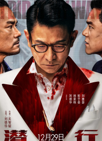 《斯宾塞》曝片场照 2021-03-07 戴安娜王妃传记片《斯宾塞》近日曝光德国拍摄片场照，主演克里斯汀·斯图尔特身着格子大衣亮相，从发型、外形到表情、神态都很贴近戴安娜王妃的真实形象。