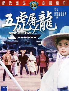几位主演在舞厅翩翩起舞，现场气氛显得极为热烈。