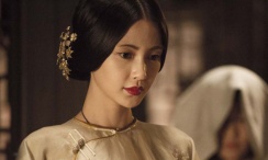 然 电影《真爱营业》首映 郑合惠子超甜表白左凌峰 2025-03-12 3月11日晚，电影《真爱营业》在北京举办首映礼，导演吴雅文携主演郑合惠子、左凌峰、贾冰等亮相映后见面会，与观众进行交流互动。