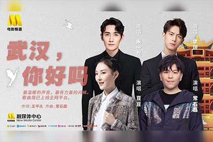 而第一个正式使用电梯的人是佩妮，饰演佩妮的演员卡蕾·库科特别激动地说 剧迷尖叫!